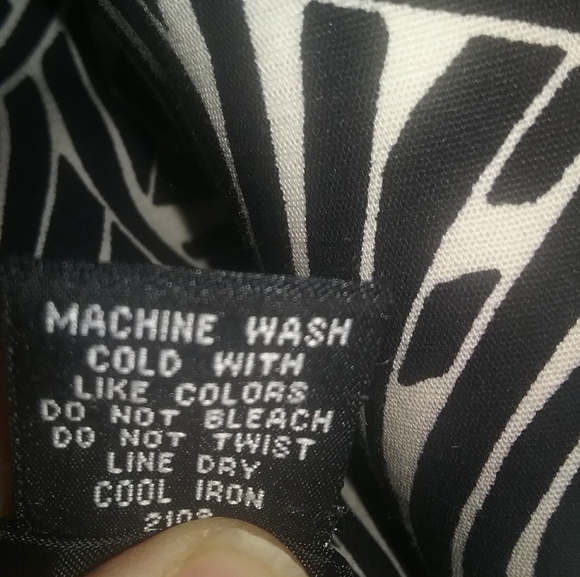 Rafaella Black and White Jacket with Pockets and Two Button Closure - 3X - Picture 5 of 6